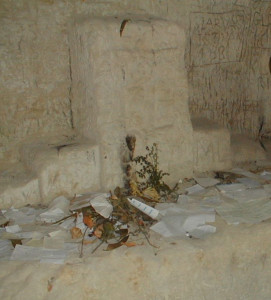 Письма к Деве Марии в Матроверебеле-Женткут (Венгрия). Фото: Г. Магьяр 2002.